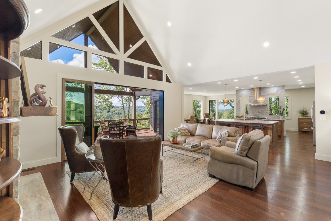 451 Country Club Drive