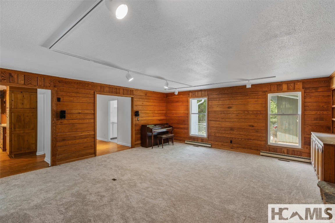 418 Woodpecker Trail