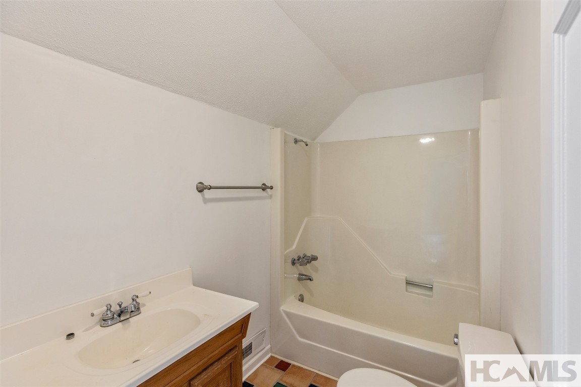 418 Woodpecker Trail