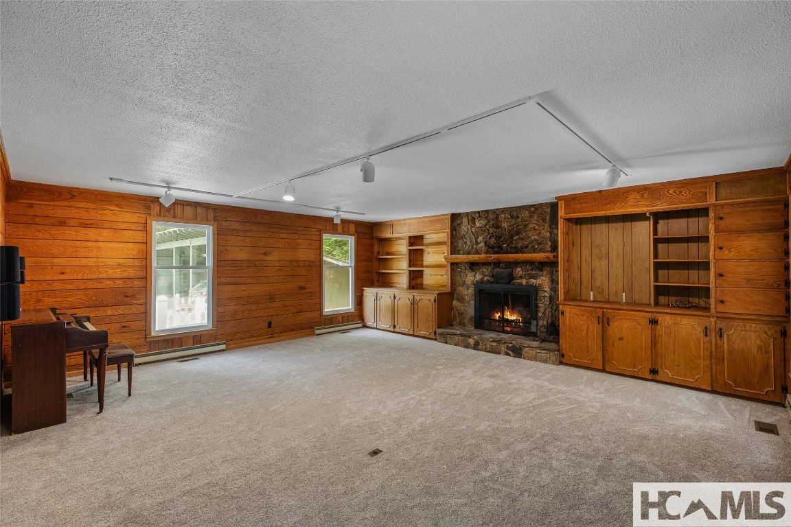 418 Woodpecker Trail