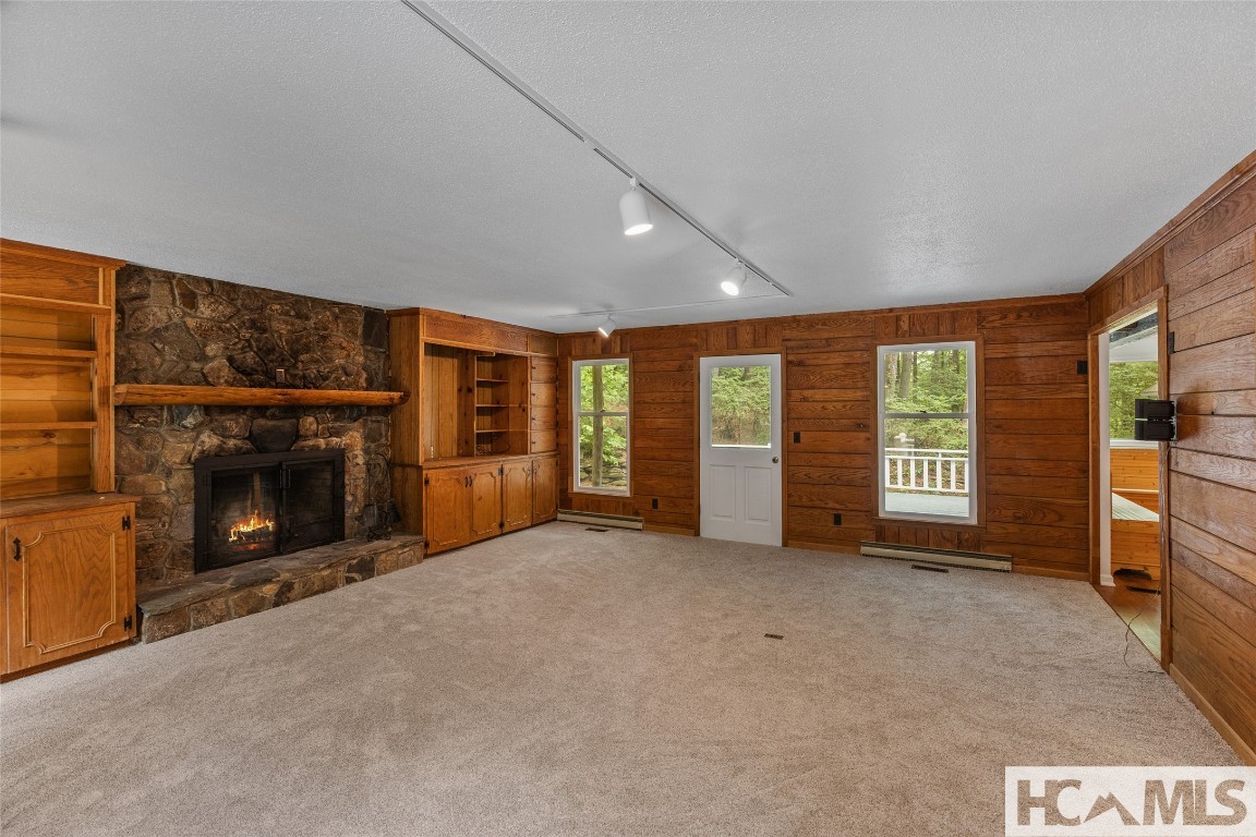 418 Woodpecker Trail