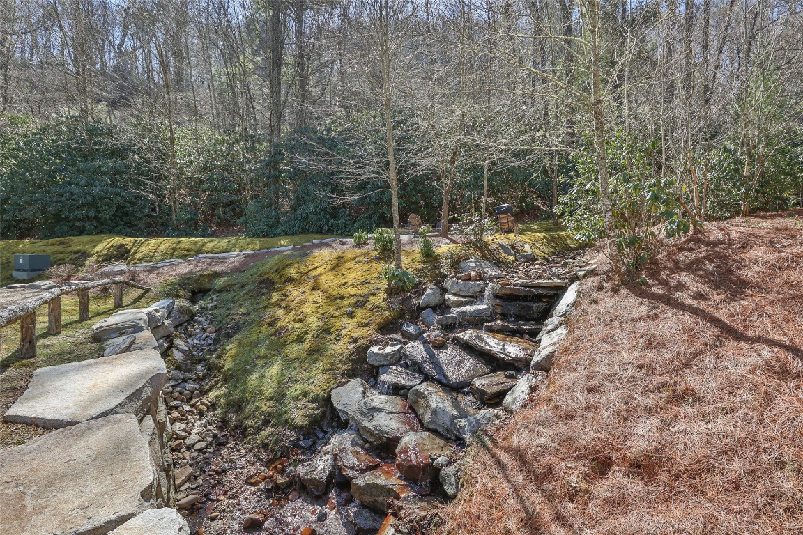 25 Hemlock Ridge