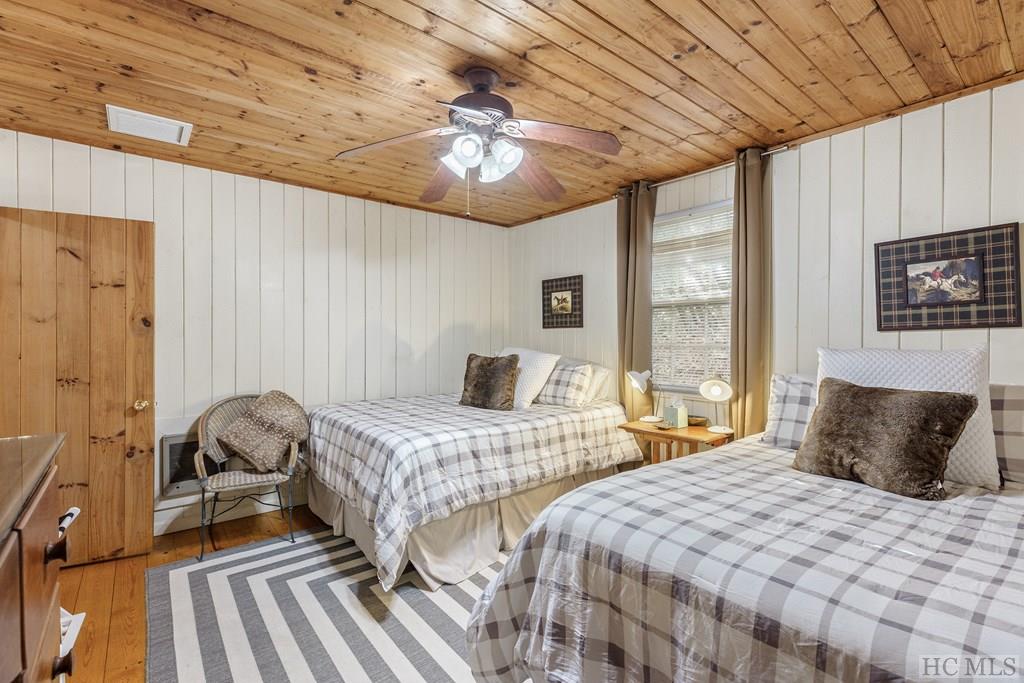 48 Holt Knob Road
