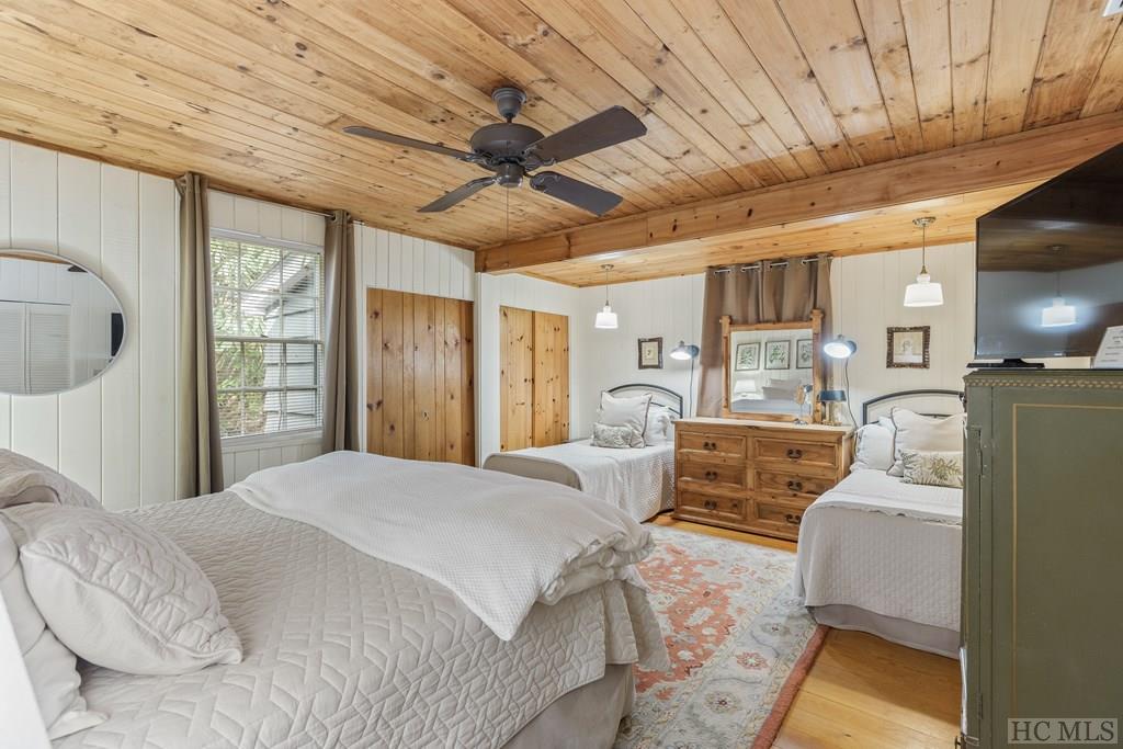 48 Holt Knob Road