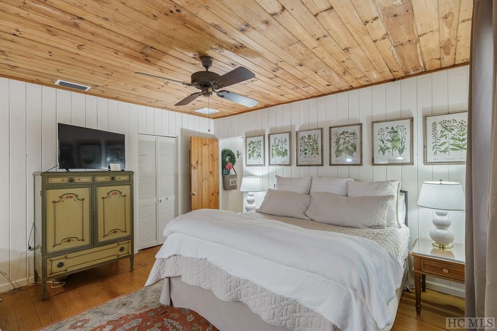 48 Holt Knob Road