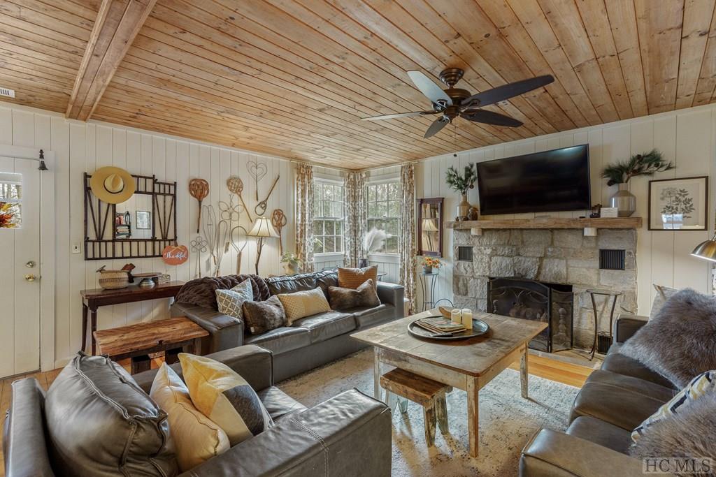 48 Holt Knob Road