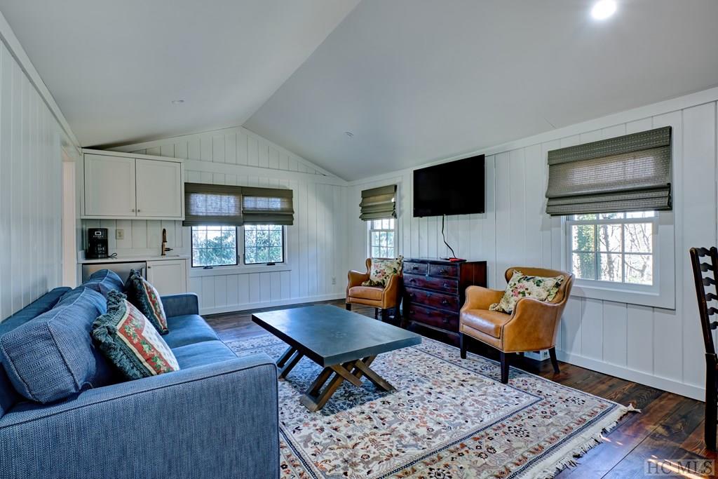 656 Big Bear Pen Road