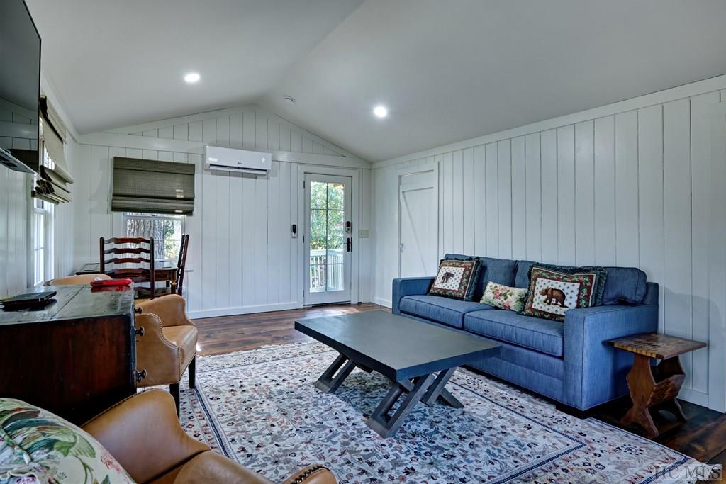 656 Big Bear Pen Road