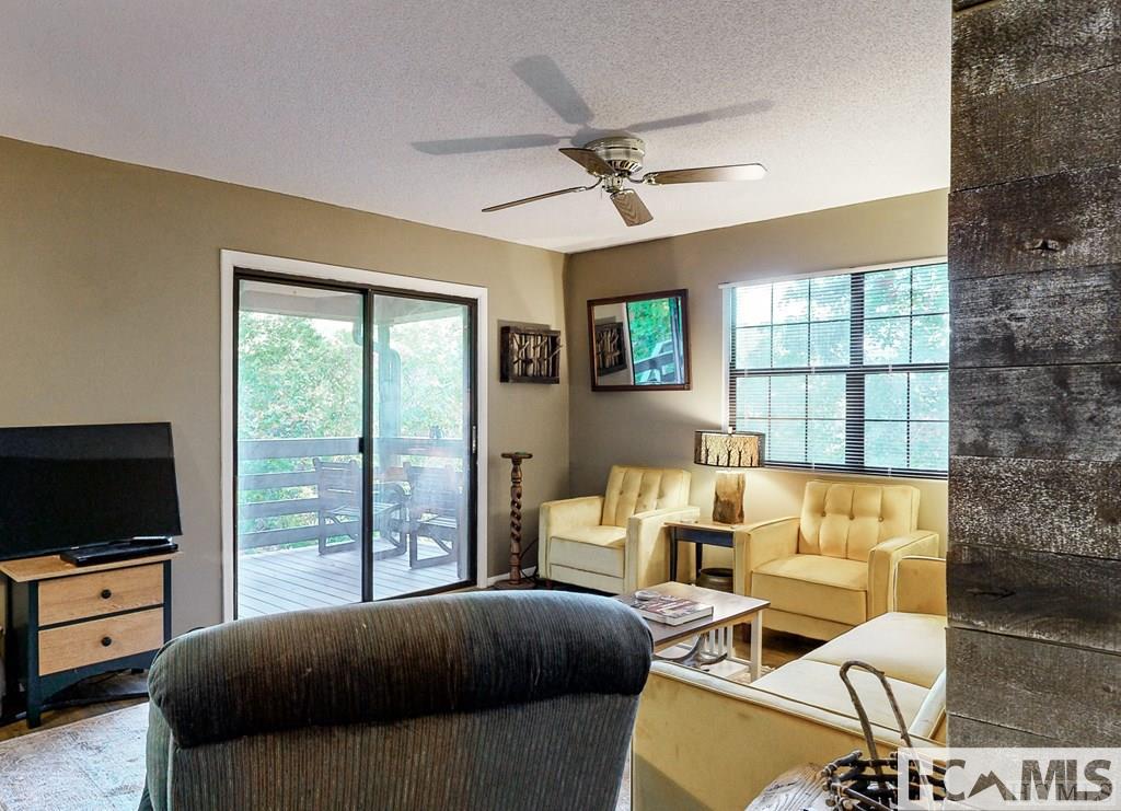 353 Vistawilla Drive