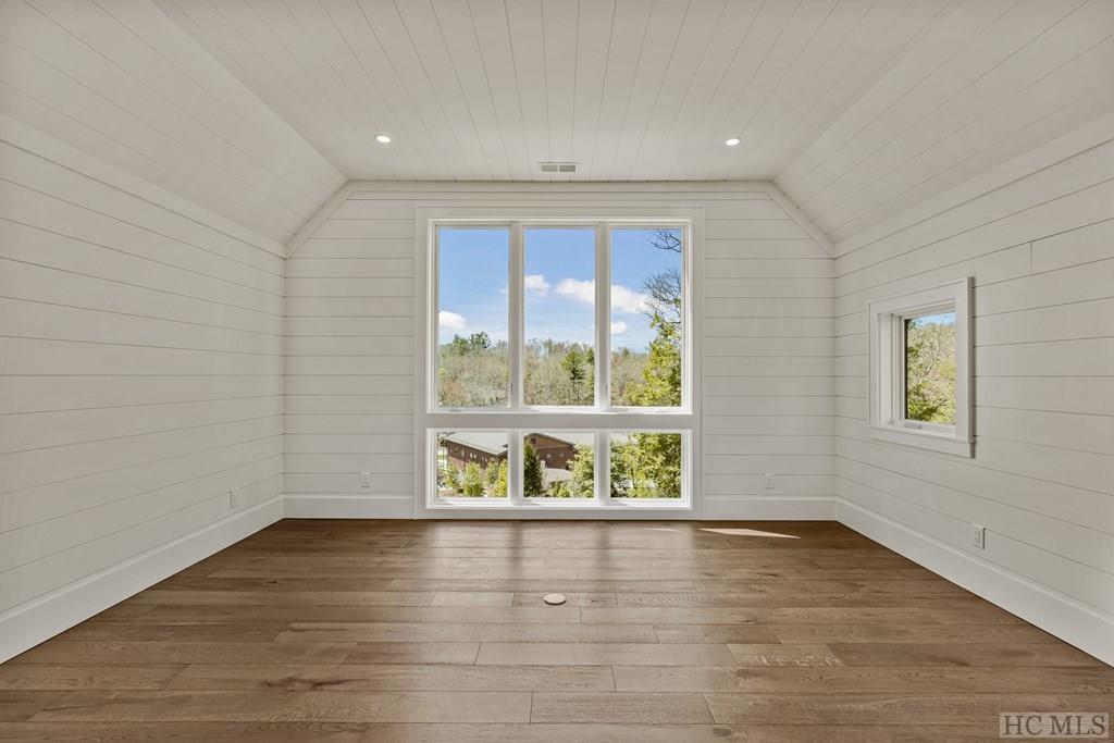 33 Sanctuary Ridge Road