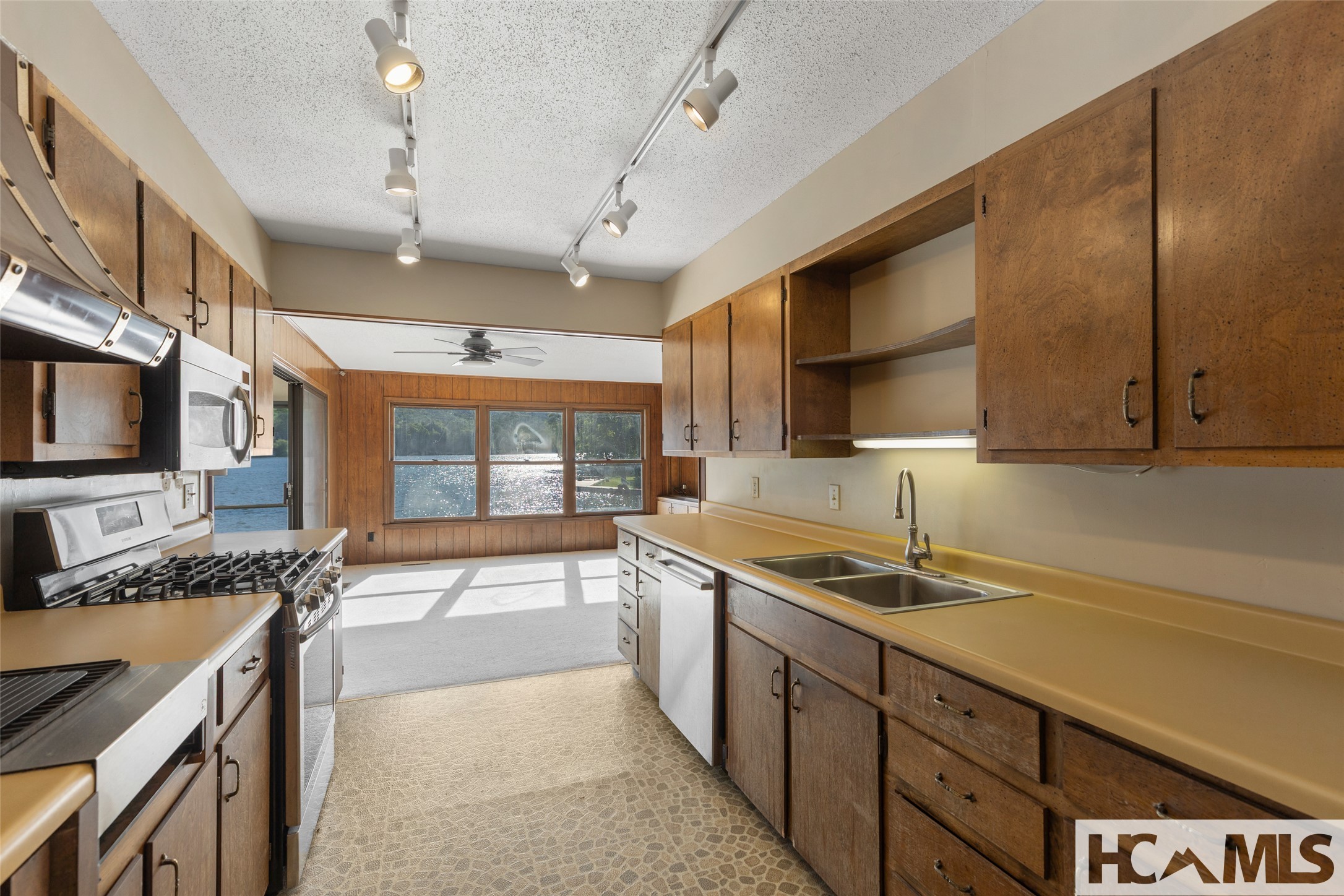 905 Cold Mountain Road