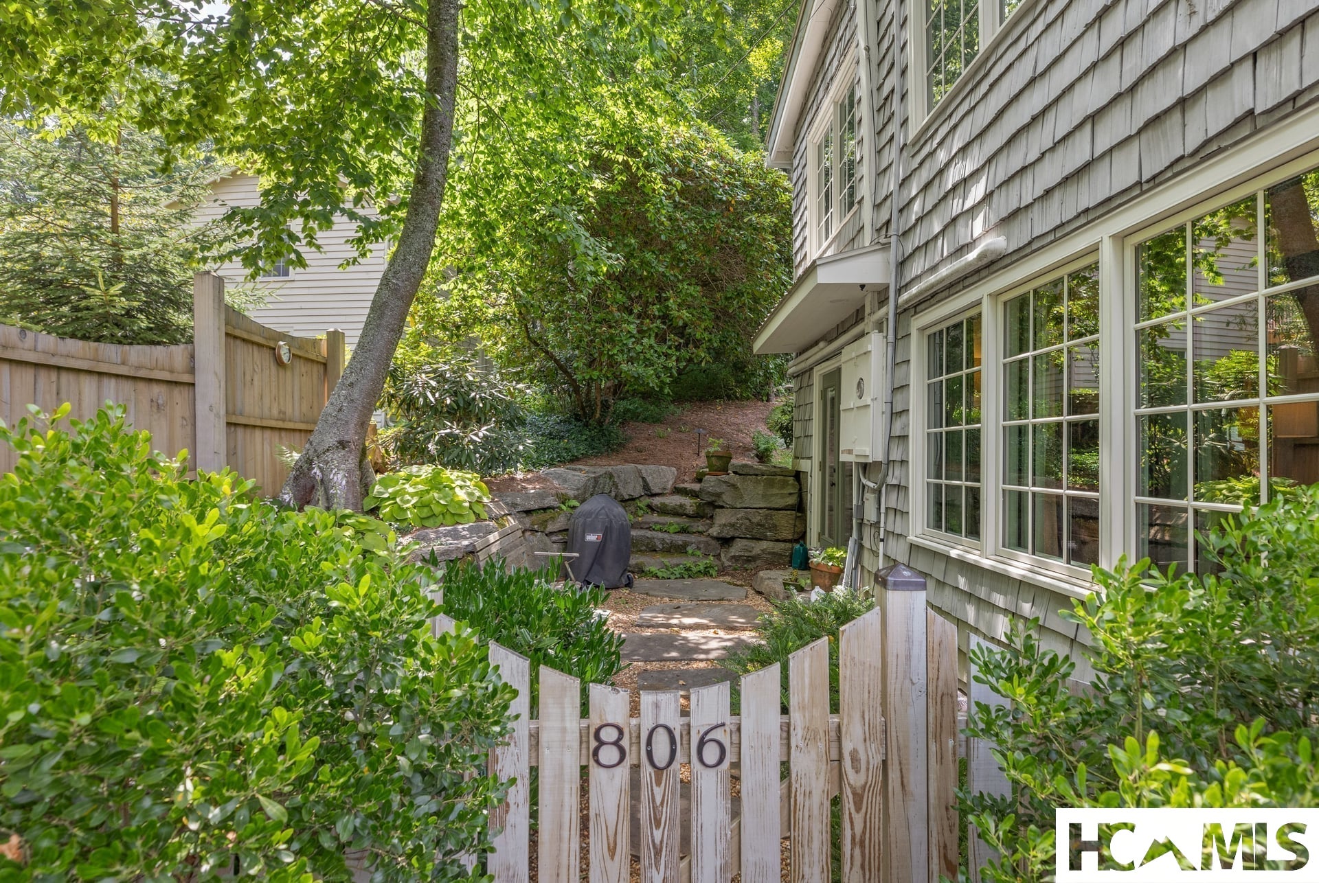 806 N 4th Street