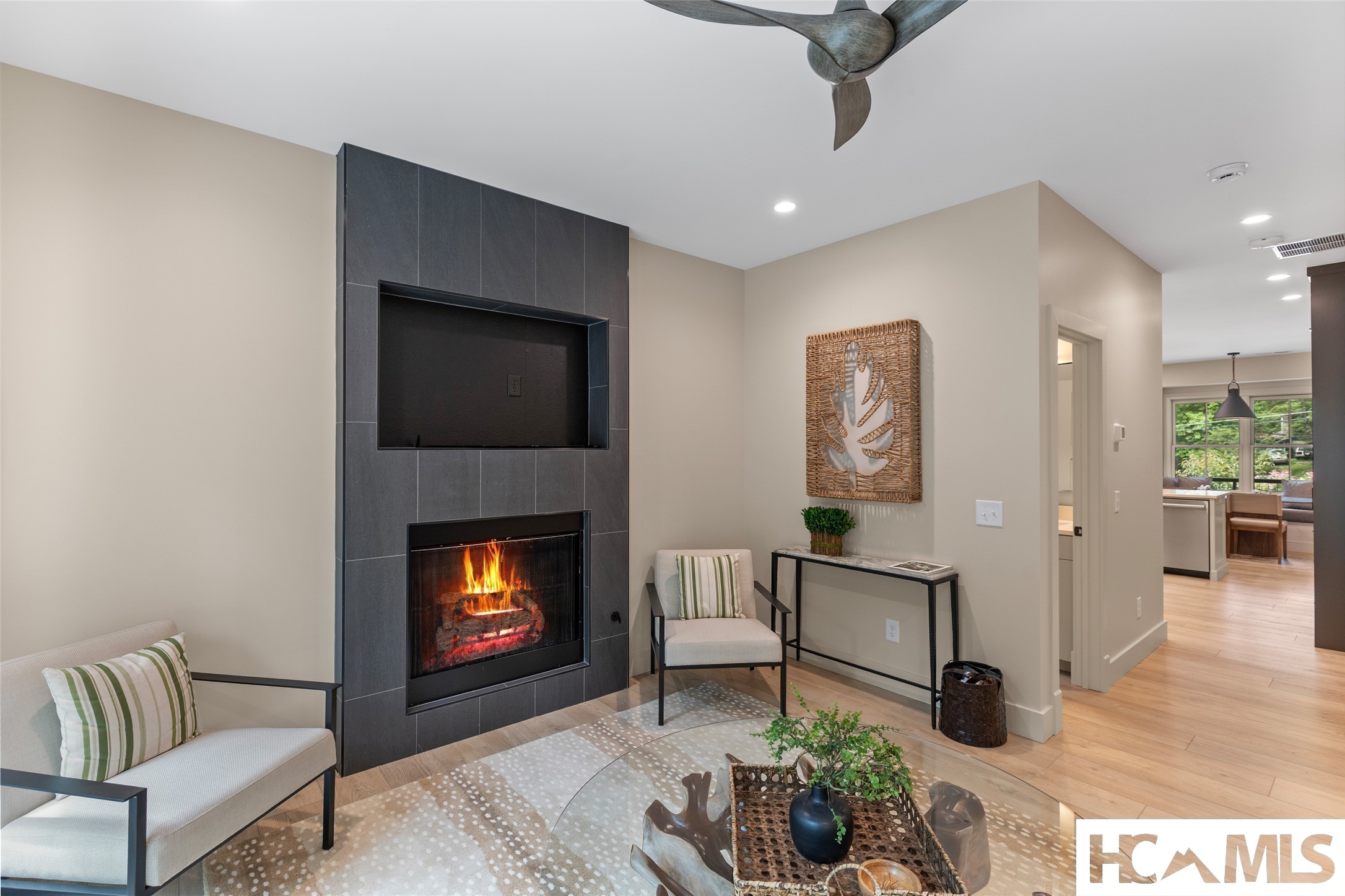1077B Hicks 2