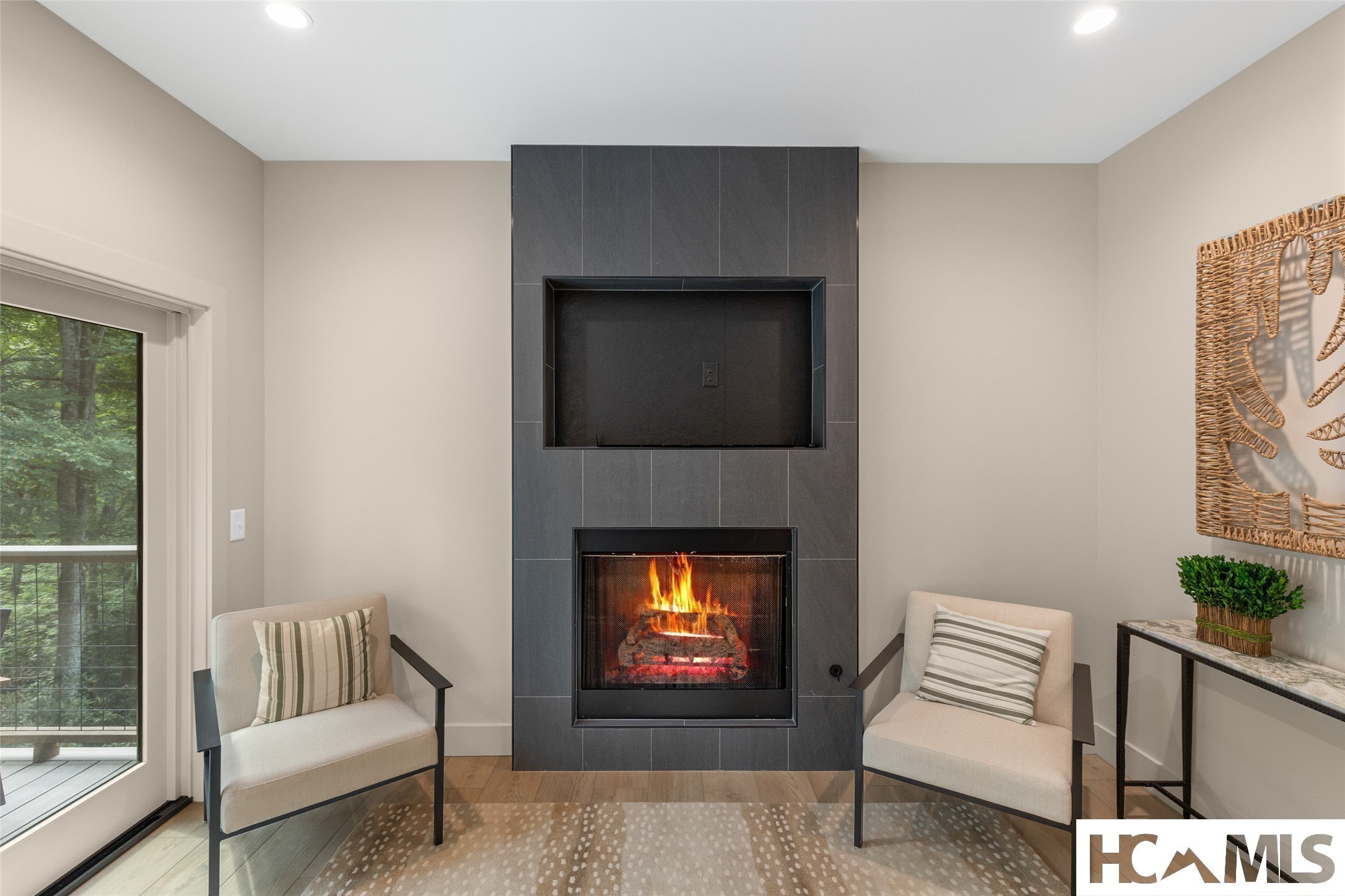 1077B Hicks 2