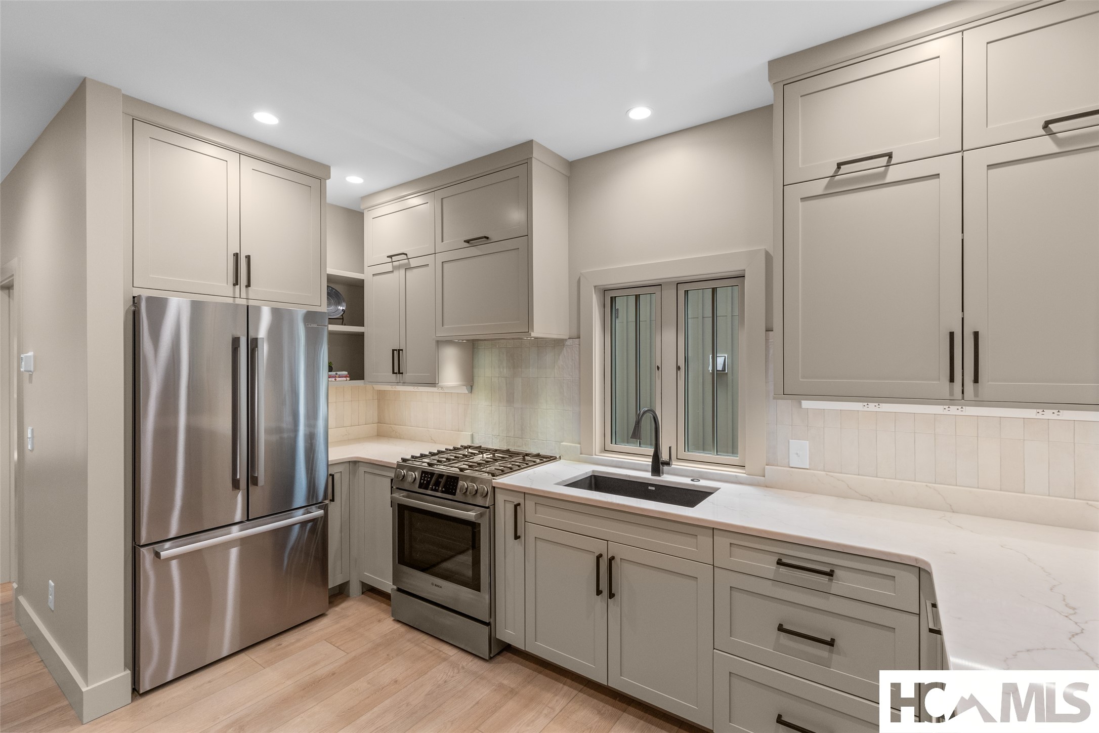 1077B Hicks 2