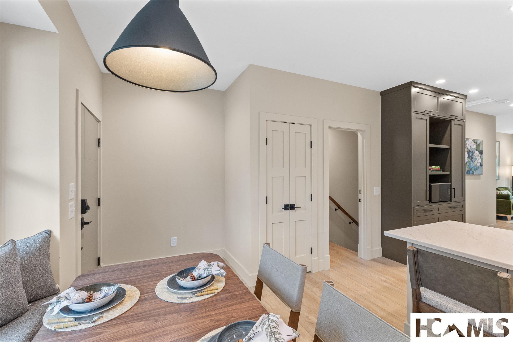 1077B Hicks 2