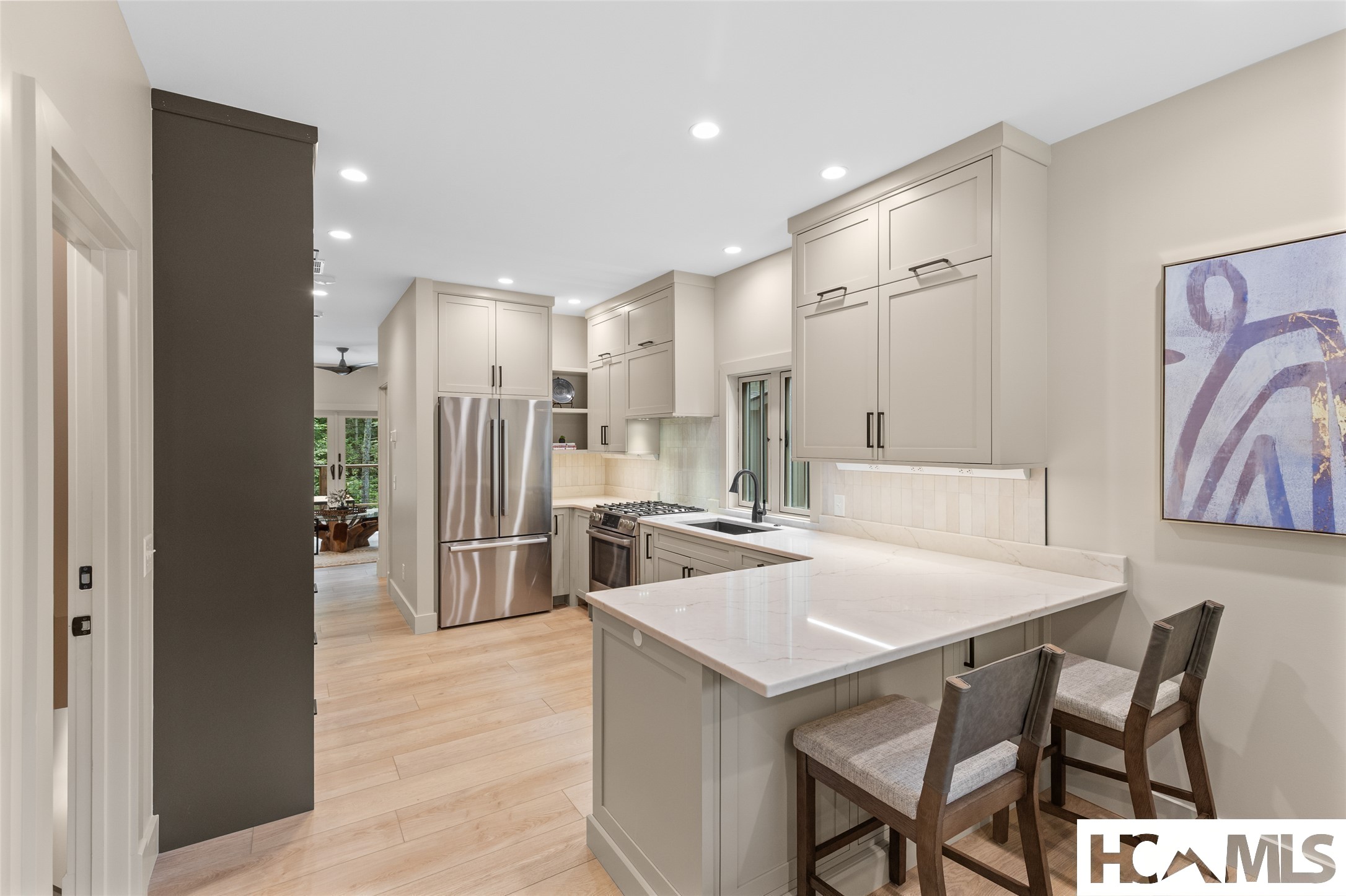 1077B Hicks 2