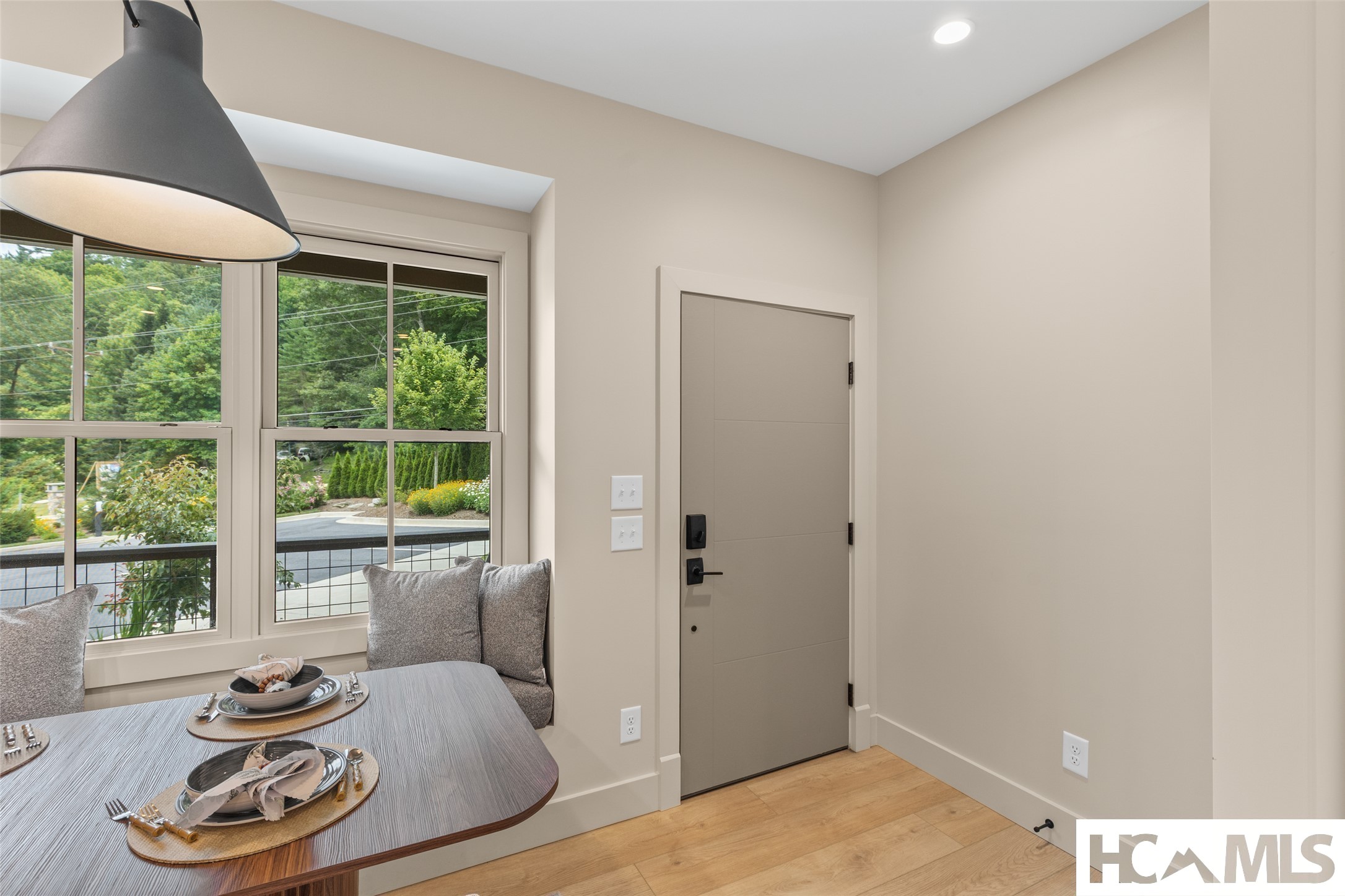 1077B Hicks 2