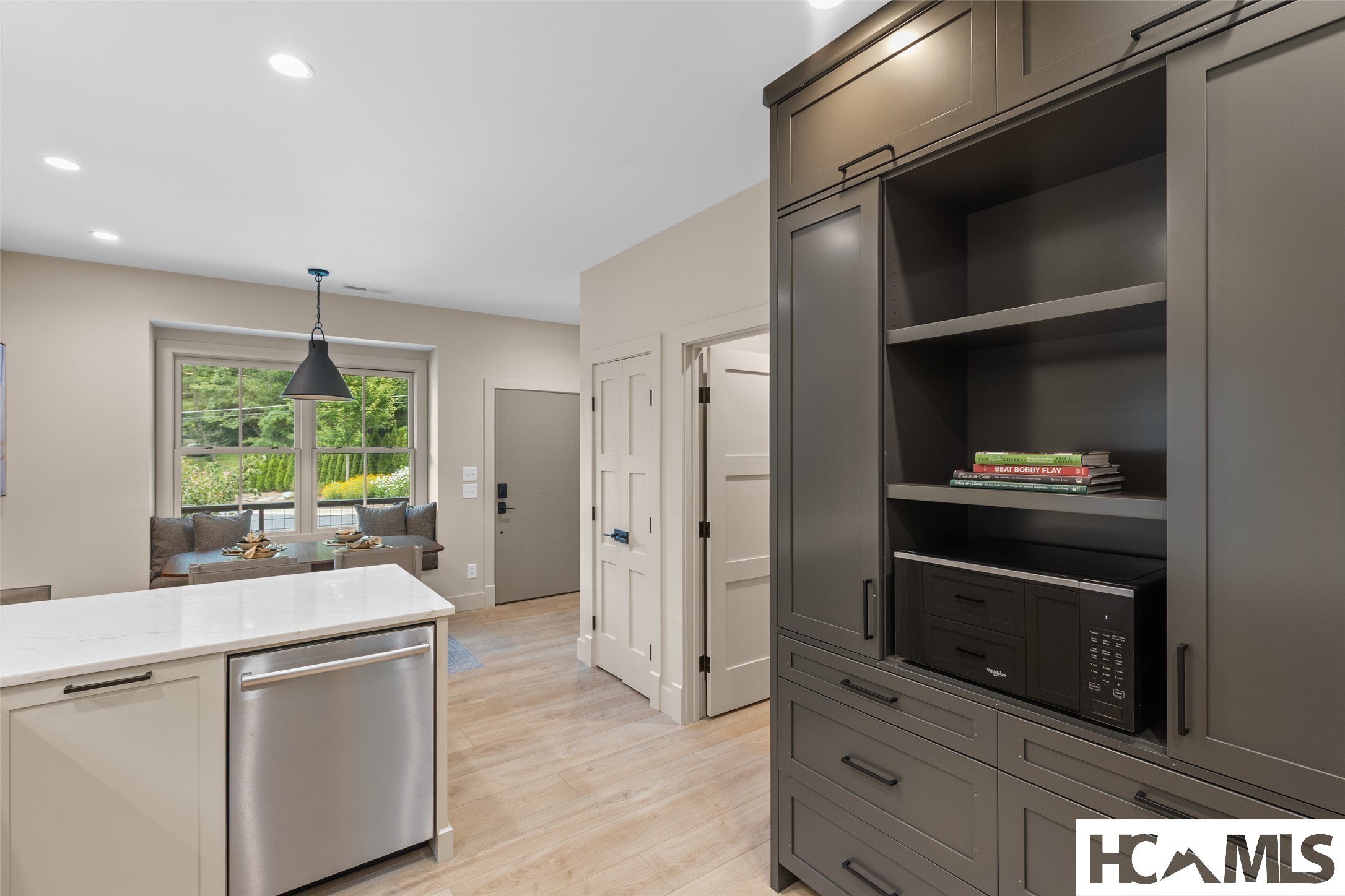 1077B Hicks 2