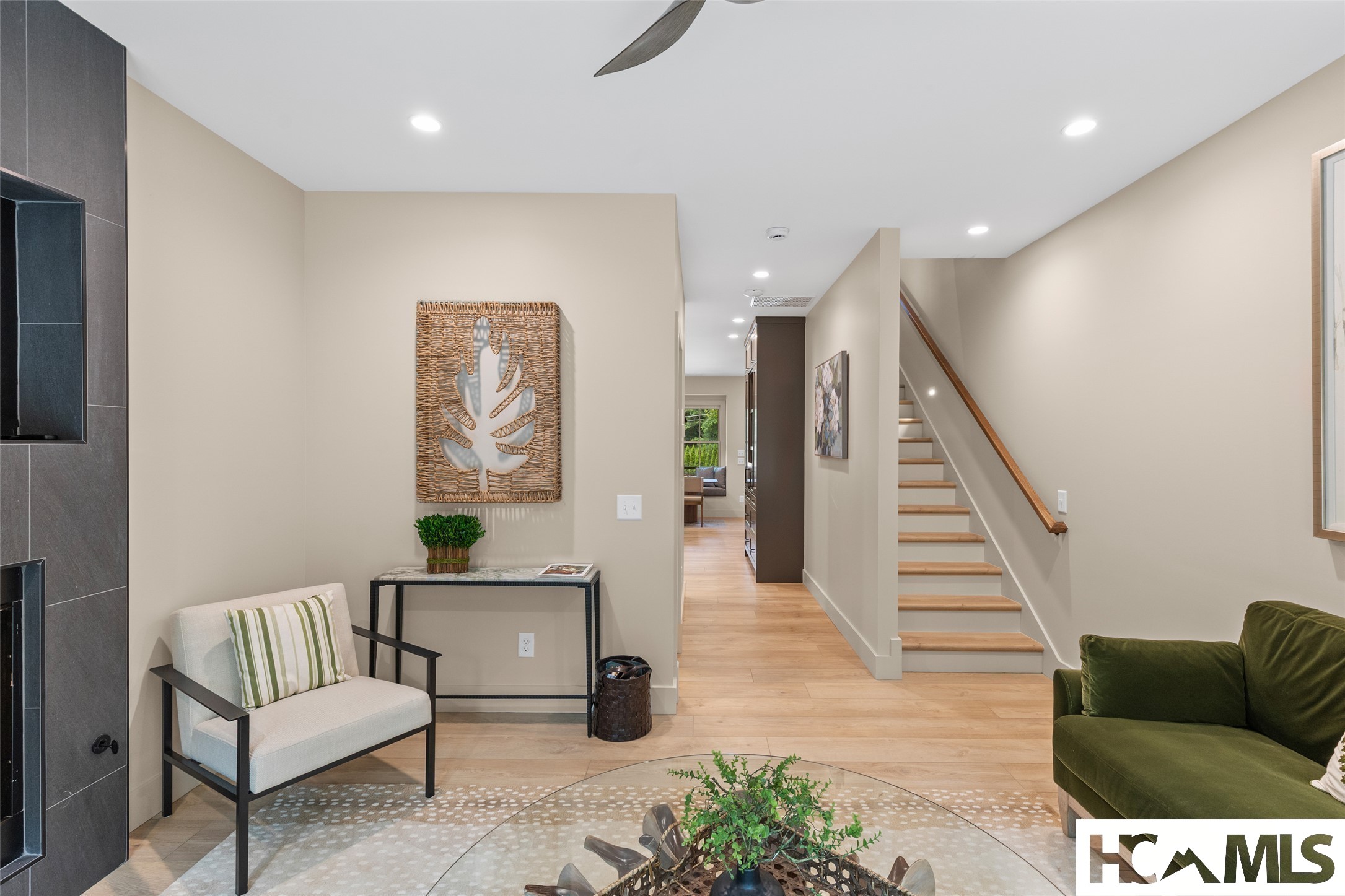 1077B Hicks 2