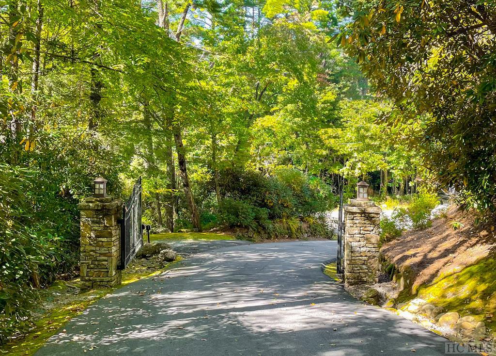 8&9 Woodland Ridge Drive