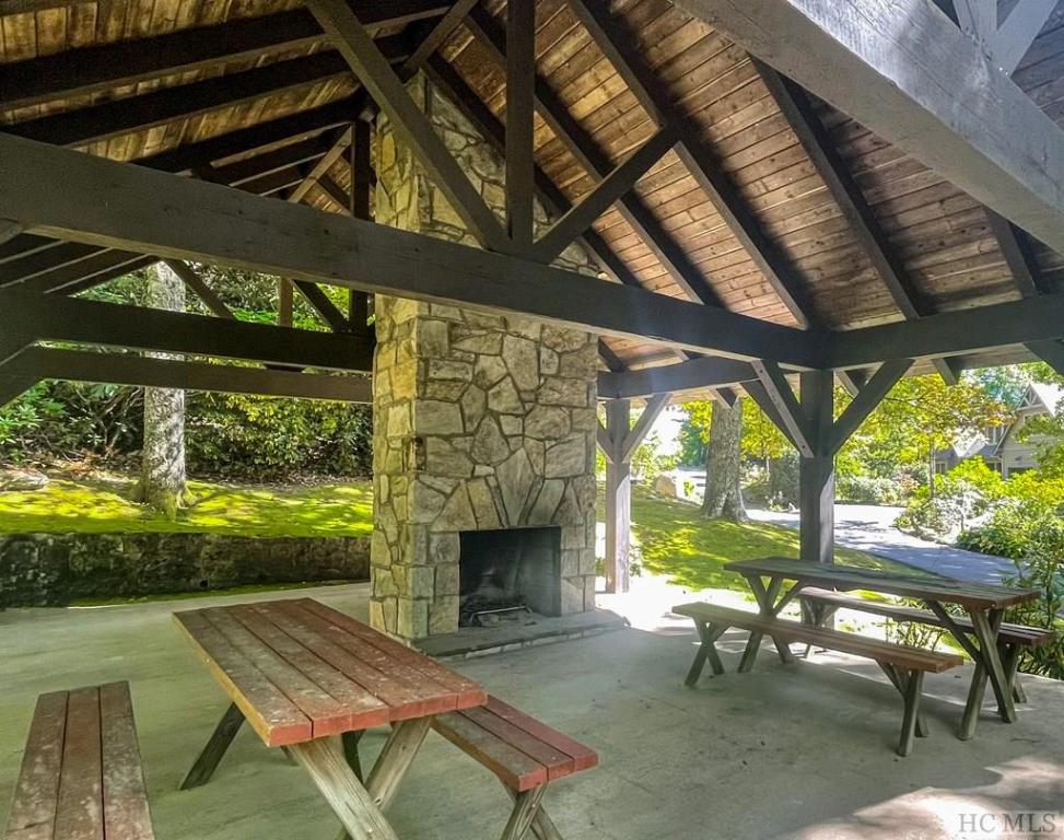 8&9 Woodland Ridge Drive