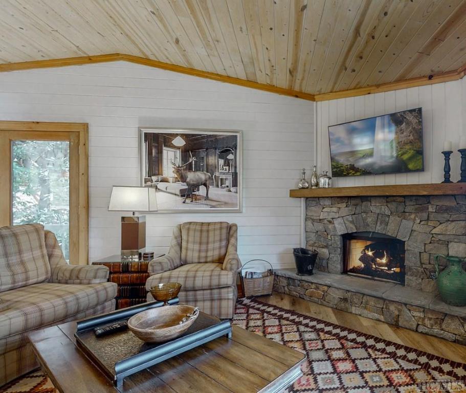 1500 Cullasaja Drive