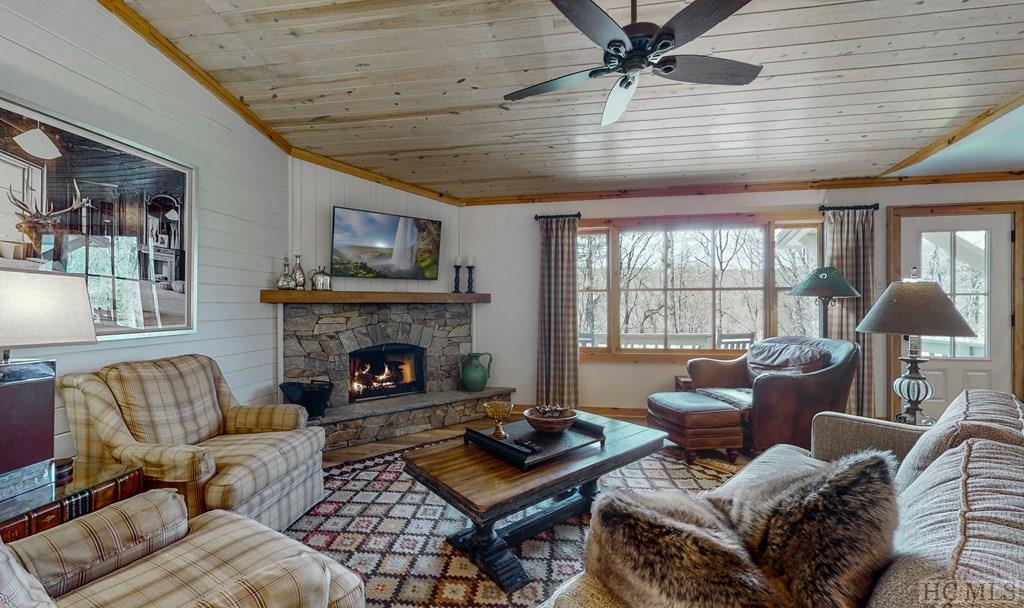 1500 Cullasaja Drive