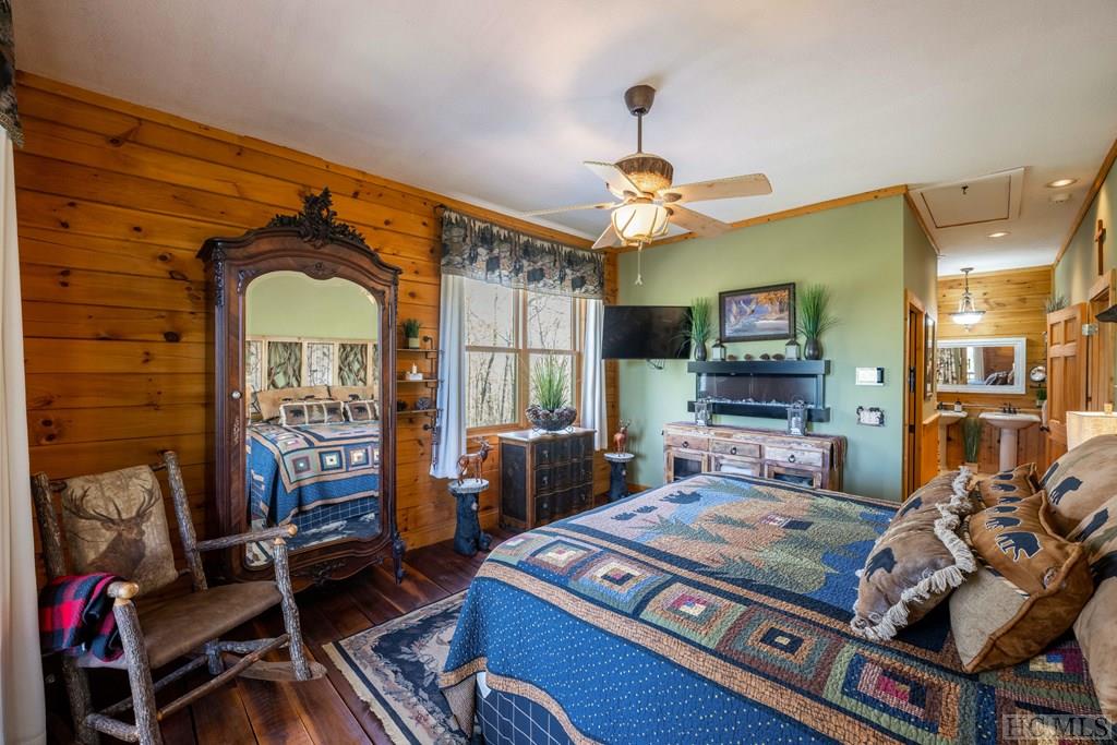 1913 Bald Rock Drive East