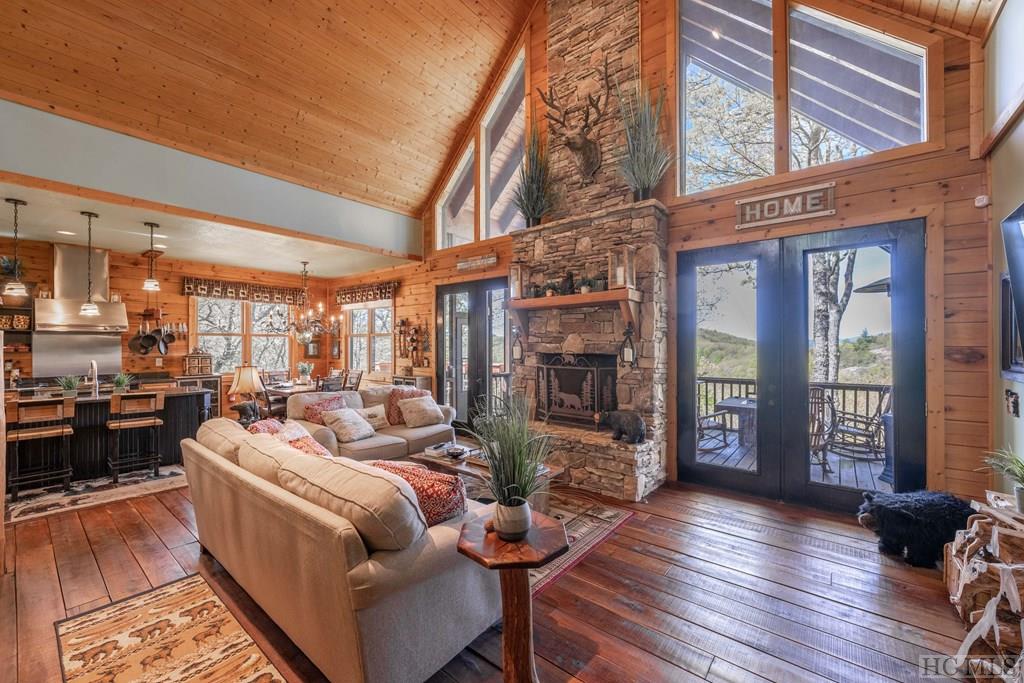 1913 Bald Rock Drive East