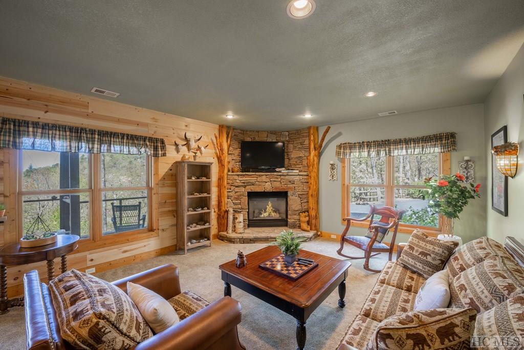 1913 Bald Rock Drive East