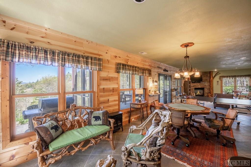 1913 Bald Rock Drive East