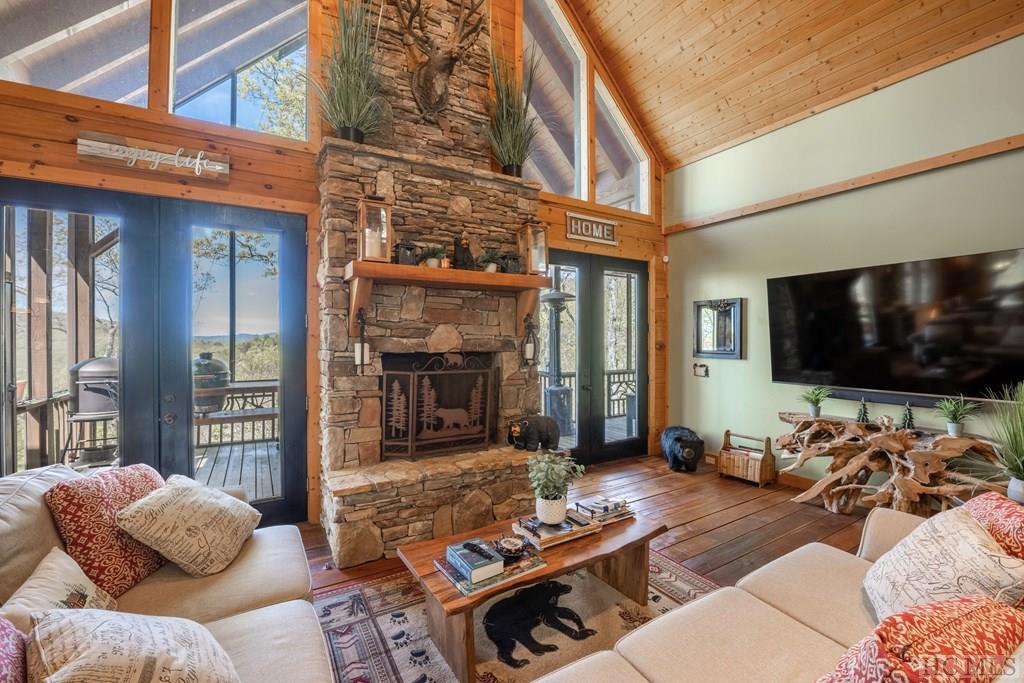 1913 Bald Rock Drive East