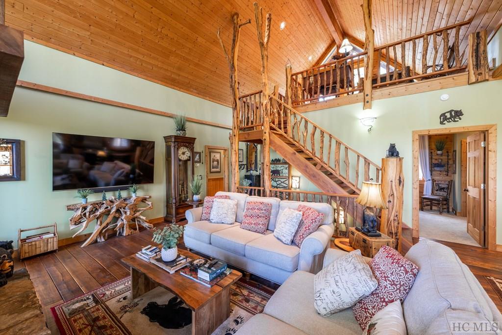 1913 Bald Rock Drive East