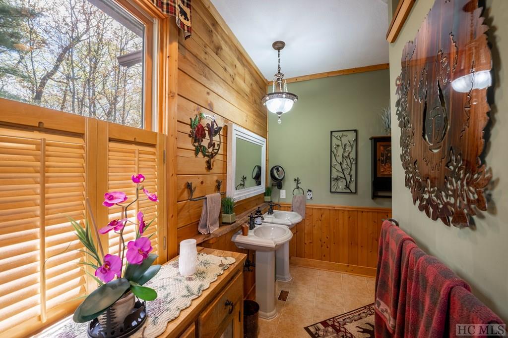 1913 Bald Rock Drive East