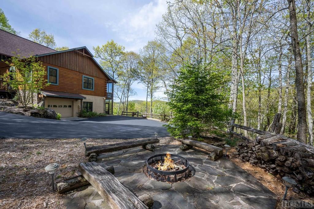 1913 Bald Rock Drive East