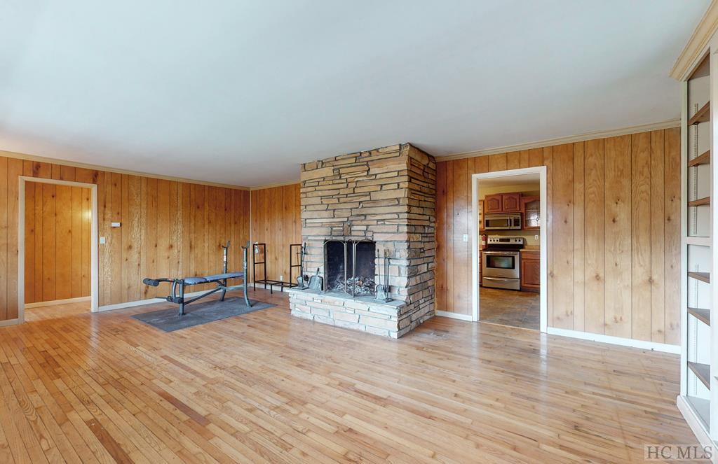 425 Dog Mountain Road