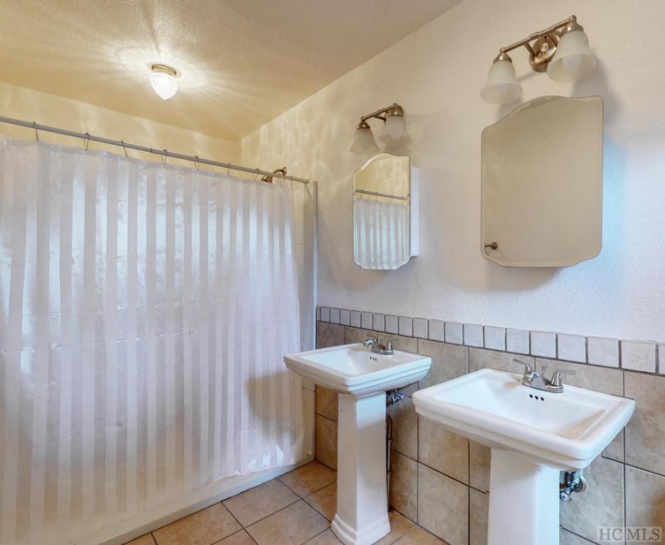 425 Dog Mountain Road