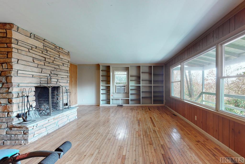 425 Dog Mountain Road