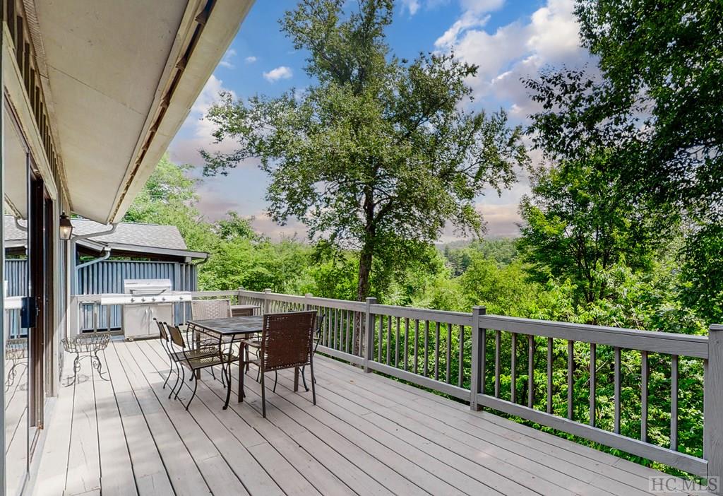 90 Ridge Lake Circle