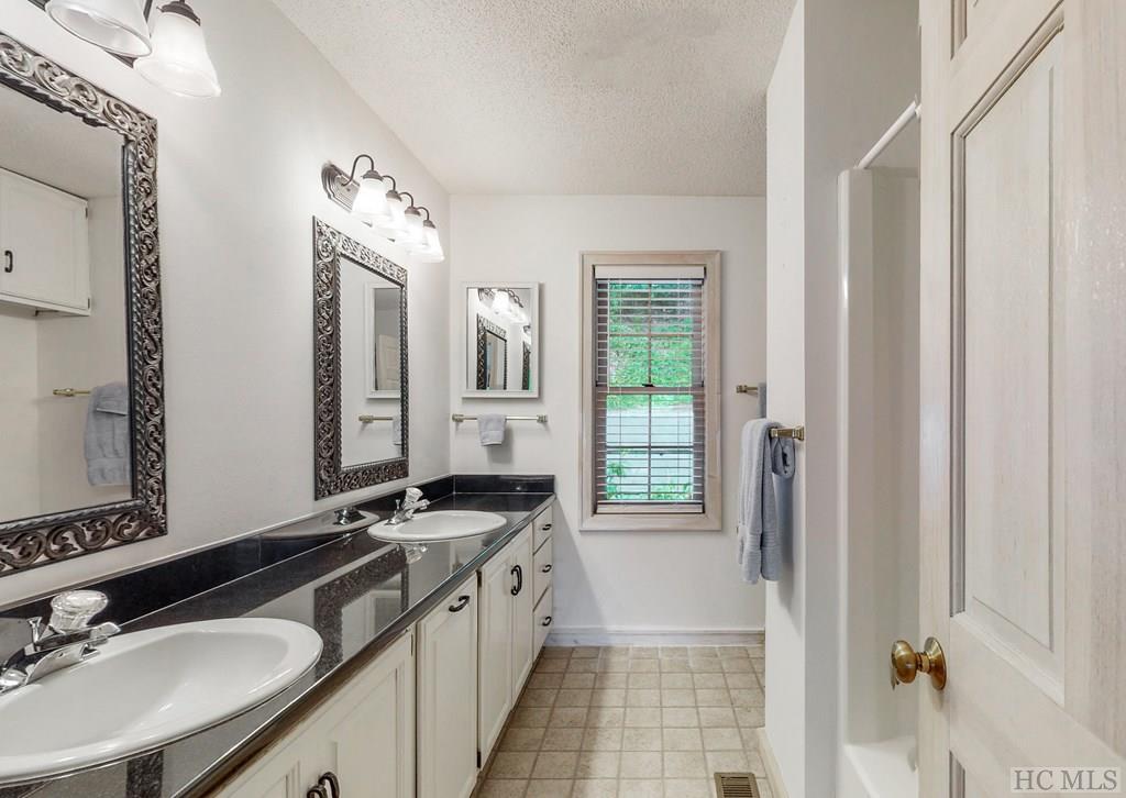 90 Ridge Lake Circle