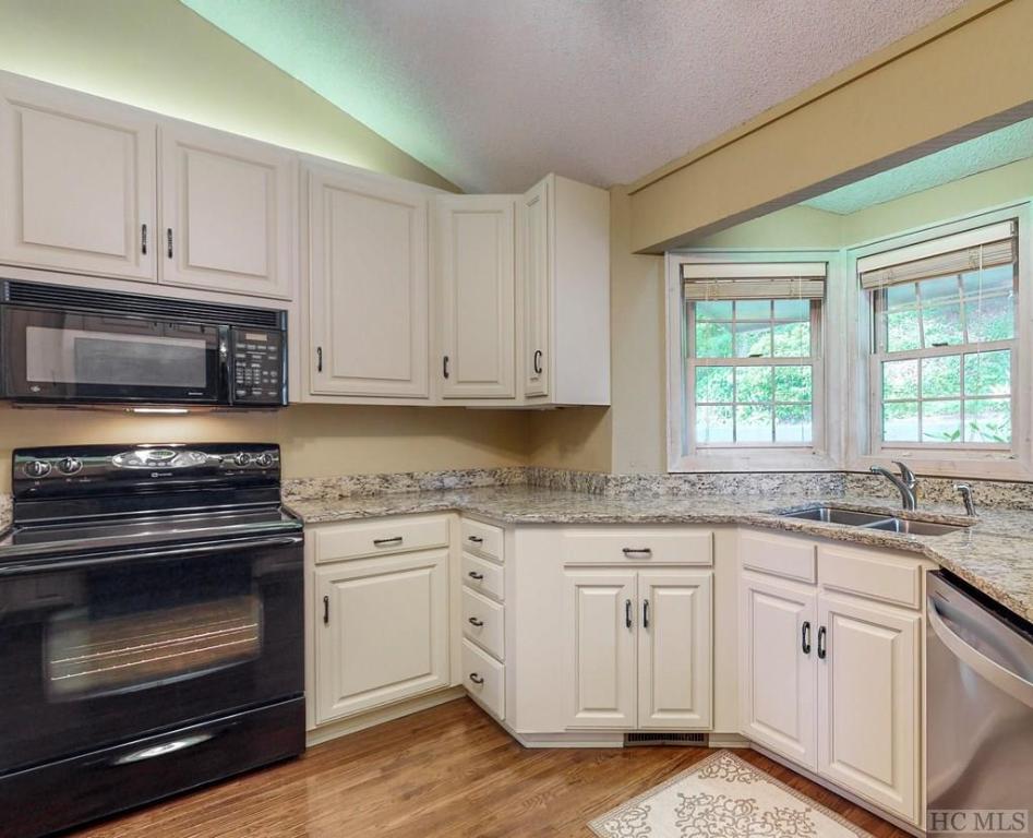 90 Ridge Lake Circle