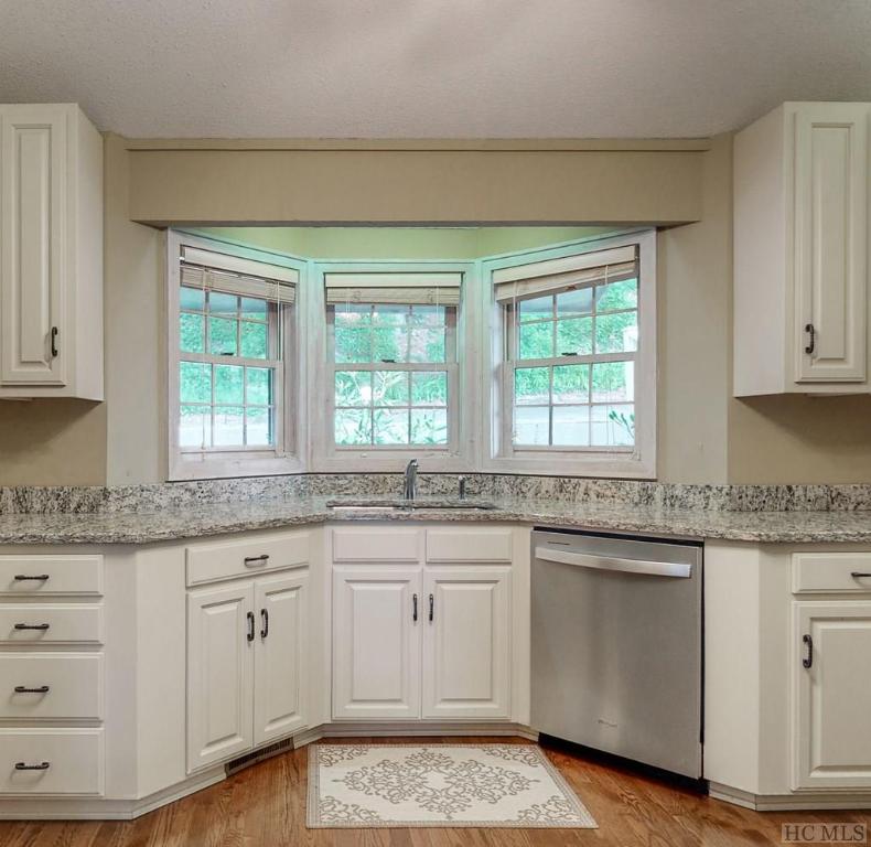 90 Ridge Lake Circle