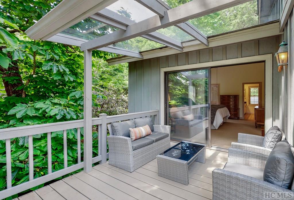 90 Ridge Lake Circle