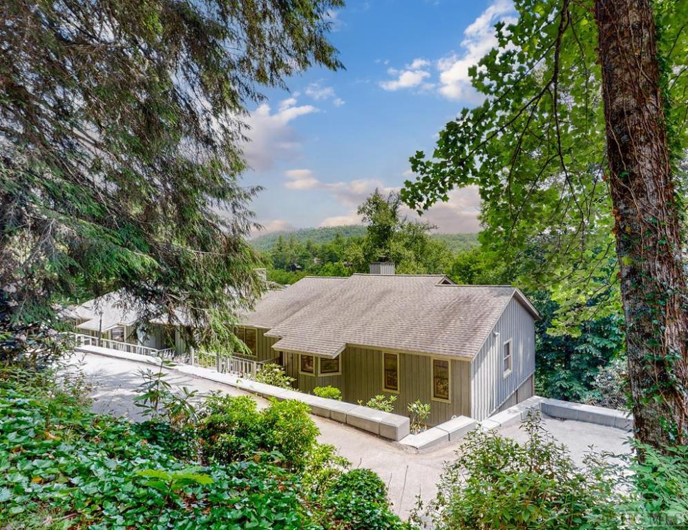 90 Ridge Lake Circle