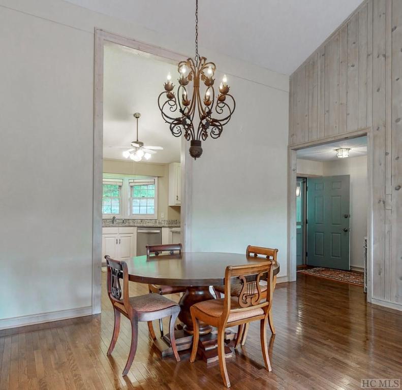 90 Ridge Lake Circle