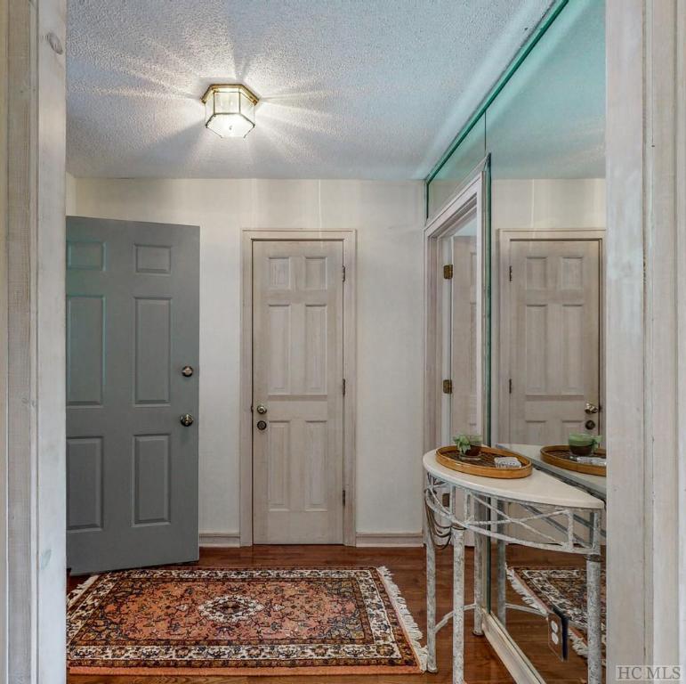 90 Ridge Lake Circle