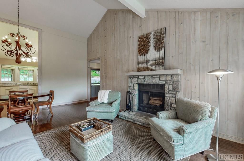 90 Ridge Lake Circle