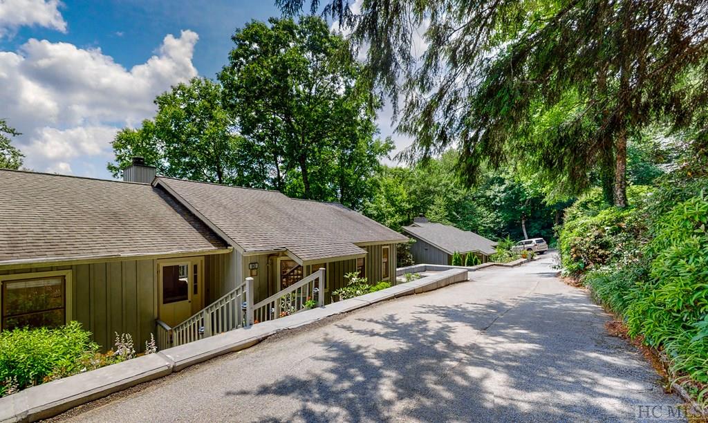 90 Ridge Lake Circle