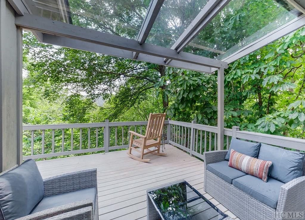 90 Ridge Lake Circle